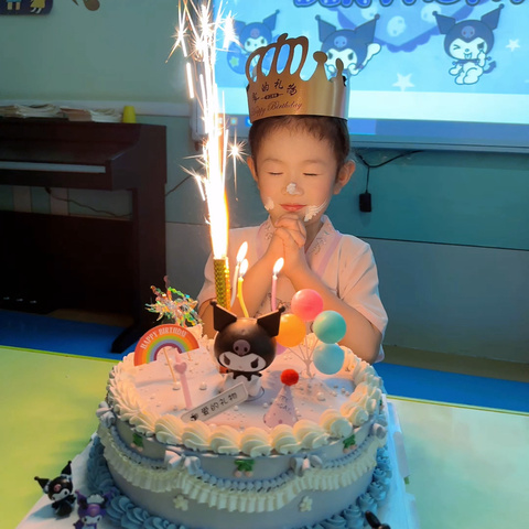 【七巧板中央新城幼儿园生日美篇】———刘珈彤小朋友，生日快乐！