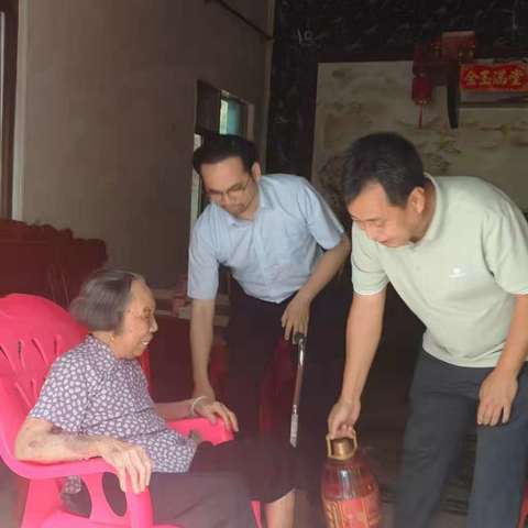 赓续红色血脉 情暖英雄暮年——感城镇退役军人服务站常态化慰问解放战争在乡复员军人