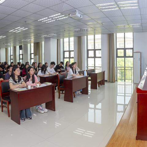 教师生涯发展与专业成长 ——玉山县2024年度中小学（幼儿园）见习教师规范化培训