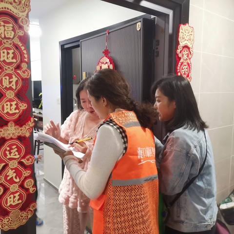 践行分类 你我同行——长流镇长流墟社区网格志愿服务队开展垃圾分类入户宣传活动