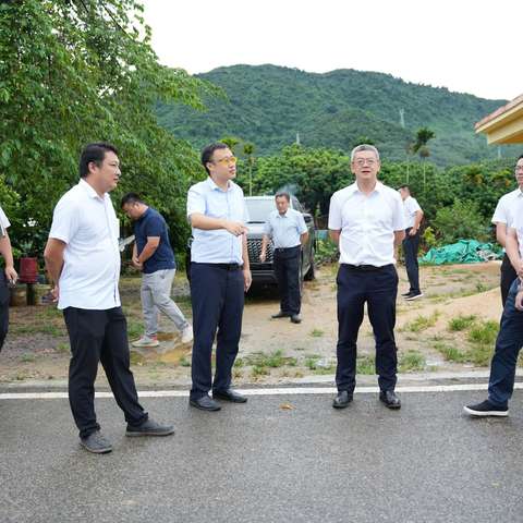 海垦集团党委副书记、总经理、海南橡胶董事长艾轶伦调研立才农场公司