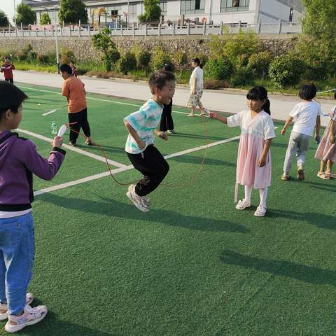 滔河乡直小学绳采飞扬社团