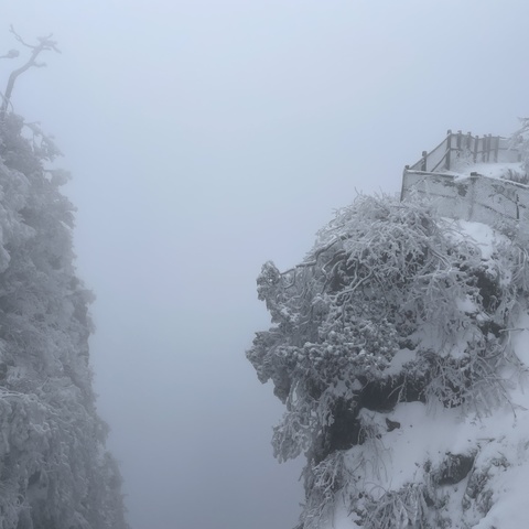 邂逅峨眉春雪