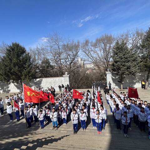 银州区第八小学联合六中附小举行清明节祭扫活动