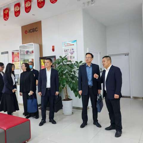 市分行党委书记、行长饶朝元到白浪支行宣布干部任命