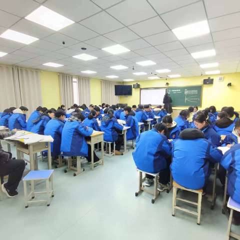 赛课绽芳华，磨砺促成长 ———卢氏一高星光大道数学组赛课活动