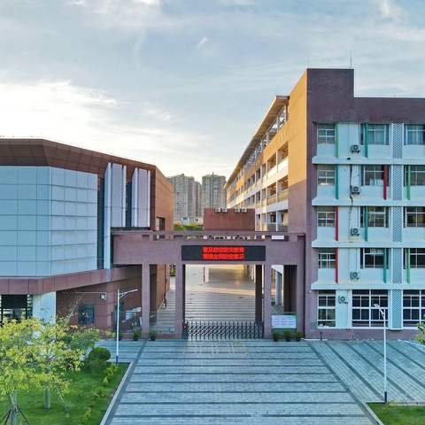 【灵动·英才滨江】在最美教室，遇见最美的你——海口市英才滨江小学2024年“最美教室”评比活动