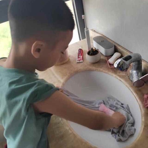 “旧貌换新颜 我的校服我清洗”————示范区福佑路小学二（3）班四月劳动实践主题活动