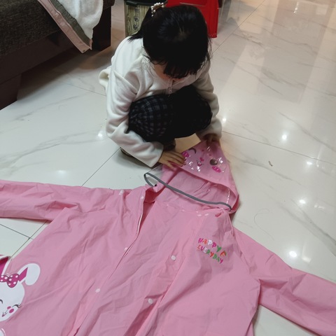 巧手叠雨衣，劳动绽光彩———示范区福佑路小学一（3）班10月劳动美篇