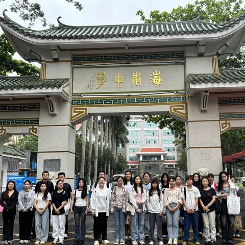 2023级学科教学（思政）教育硕士观摩第17届“百花奖”课堂教学评比活动顺利开展