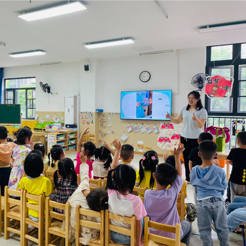 【家园共育】保护牙齿，守护健康——长沙市岳麓幼儿教育集团十里梅溪幼儿园中大班组家长进课堂健康教育活动