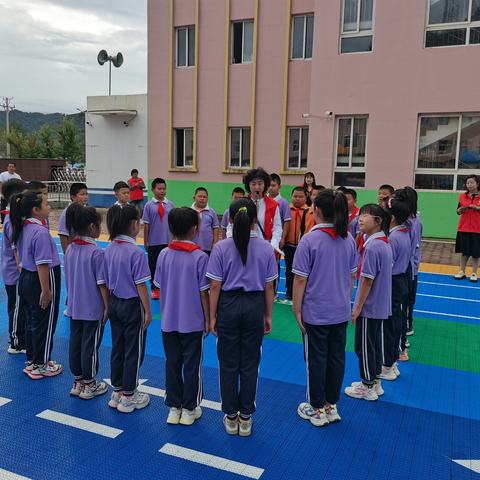 团结协作   共同成长——宽甸峥嵘山公益协会送教下乡