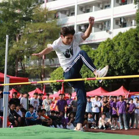 激情飞扬，青春无限 —— 高三2221班校运会精彩瞬间