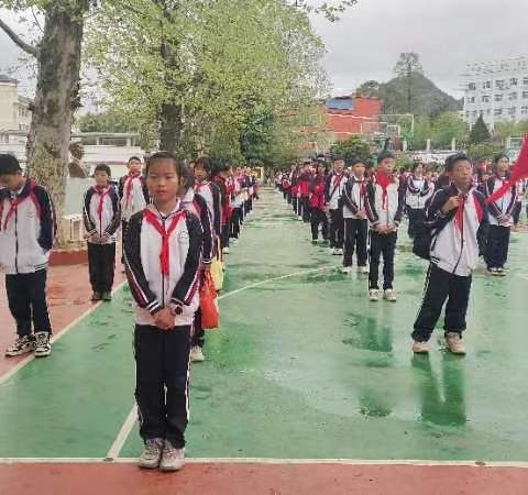 铜仁市第十九小学六年级（1）班“探索地质奥，科普展望未来”九龙洞一日研学实践教育活动