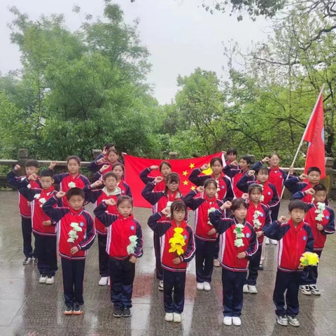 玉亭镇中心小学“弘扬英烈精神，赓续红色血脉”清明祭英烈活动掠影