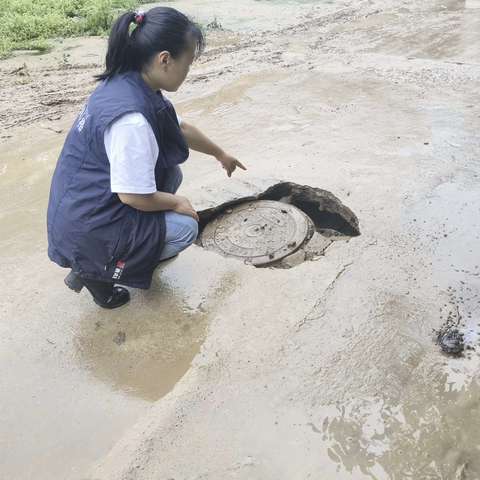 太平镇网格《井盖塌陷速解决，网格员行动保平安》