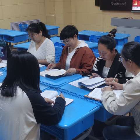 乌兰察布市直属蒙古族小学数学组《笔算加法》集体备课二次展示活动简报