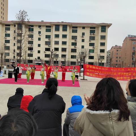 查官园社区庆祝三八妇女节杂技演出活动