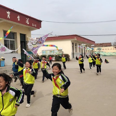 “巧手绘纸鸢，春风寄清明”——岳河联办小学风筝彩绘放飞活动