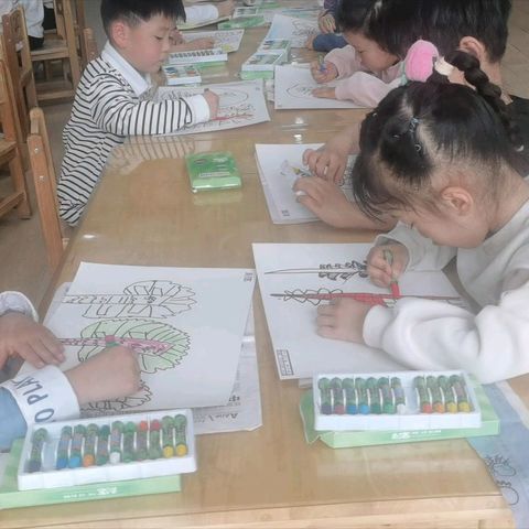 上街区四叶草幼儿园中一班童心童画