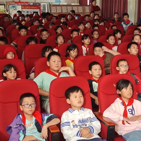 看革命红剧  扬先烈精神