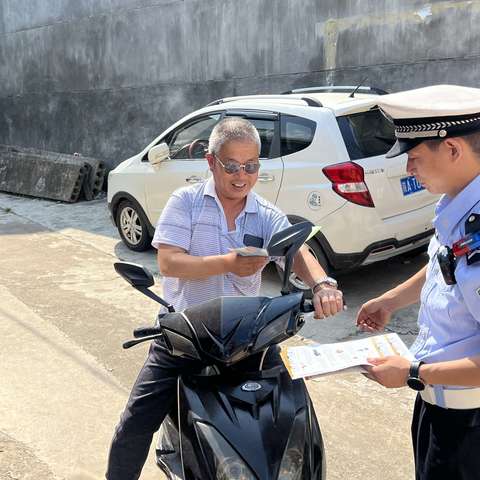 “千村宣教”金台交警进村入户开展夏季交通安全宣传