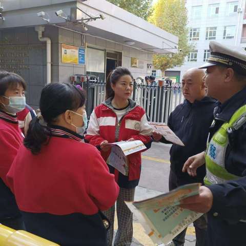 “一盔一带非小事 守护安全是大事”金台交警走进铁路小学开展主题宣传