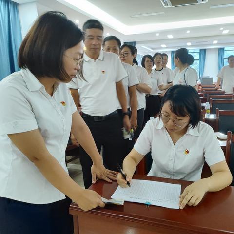 秀英区人社局党支部开展“集中交纳党费 增强党员意识”主题党日活动