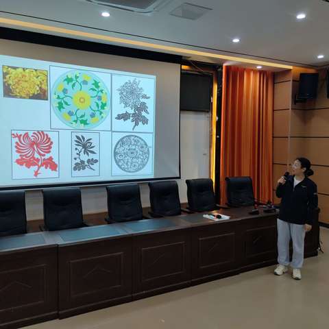 小课题“新课标下信息技术与初中美术融合教学的实践研究”研究课《扮靓生活的花卉纹样》