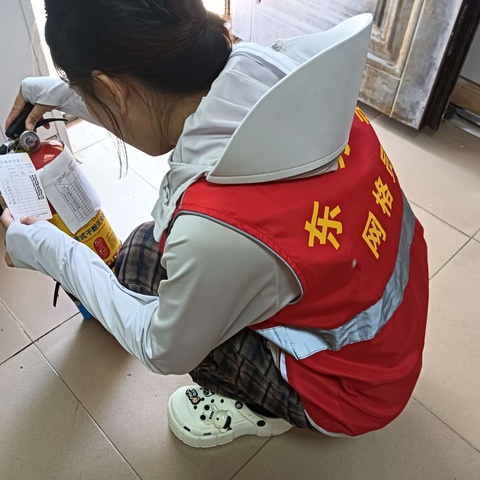 江边乡网格员开展国庆后安全隐患排查工作