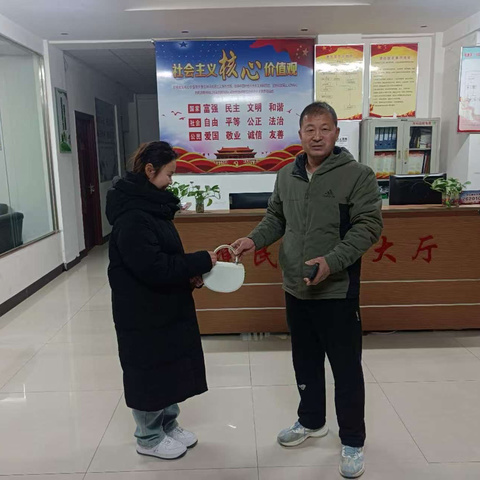 传递正能量—拾金不昧暖人心，平凡善举显美德