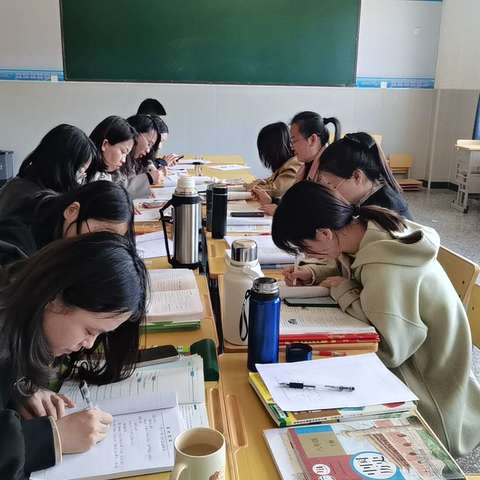 以检促优 以查促教——长治市容海学校初中文综组第一次教案检查纪实