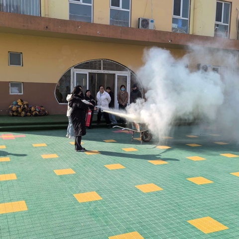 常演常练  筑牢安全 ------县直四幼开展消防疏散演练活动