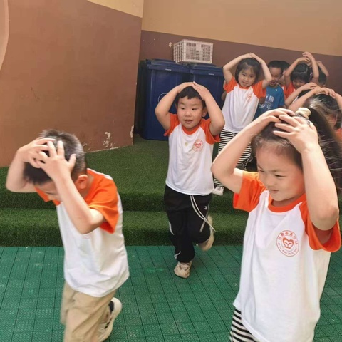 临震不乱•携手共筑安全防线                  ——县直四幼开展防震演练活动