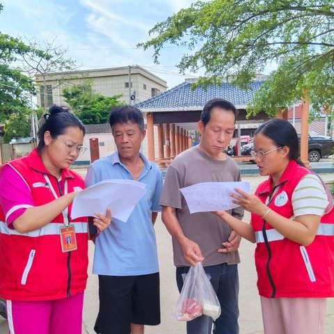 网格员走街串巷，法治宣传“入户入心”