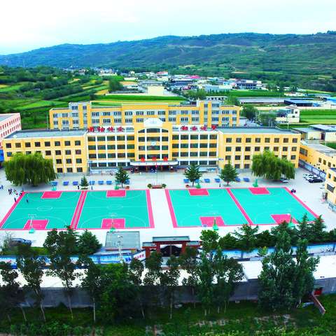 劳动筑梦 青春启航——临夏县马集初级中学举行“庆五一·迎五四”文艺汇演