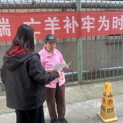 太乙路街道经九路社区持续开展“全民参保”政策宣传