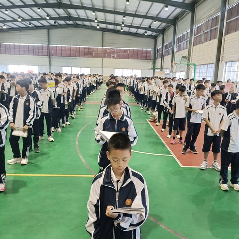 笔耕墨染书华章，荣耀加冕启新程         ——龙岩北附七年级期中表彰大会