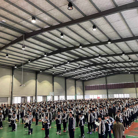 躬行蓄力，誉见成长       ——记龙岩北附八年级期中表彰