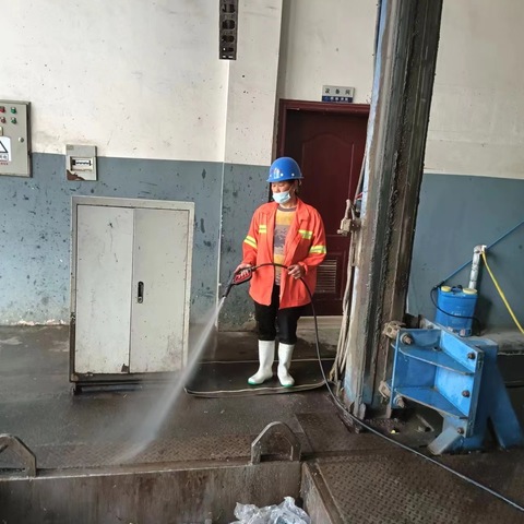 强化环卫中转站管理 擦亮环卫服务“窗口”