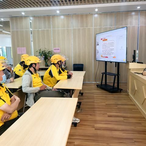 【见心践行】花园路第二社区联合交警部门开展“一盔一带,安全常在”科普宣传讲座