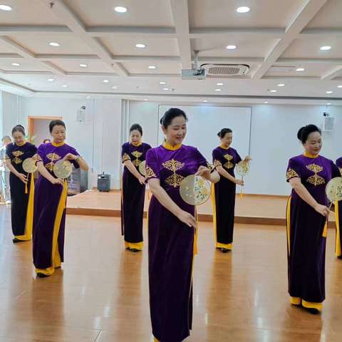 舜华路街道综合养老服务中心“红色记忆永传承 同心向党绽芳华”汇演