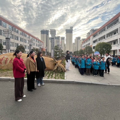 “轻盈步伐展朝气   习惯养成见行动”                               ——邹城市接驾山小学三年级路队比赛