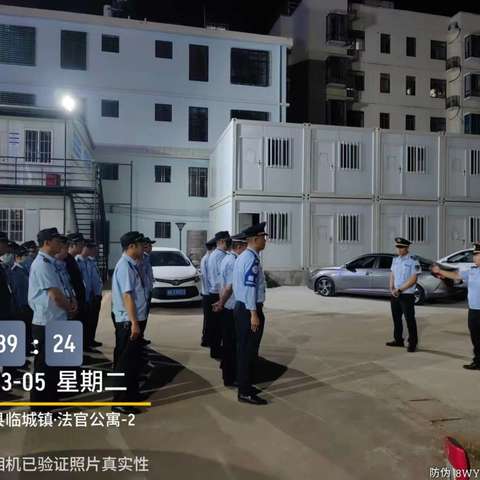 县综合行政执法局城管大队重拳出击，整治“十乱”违章行为