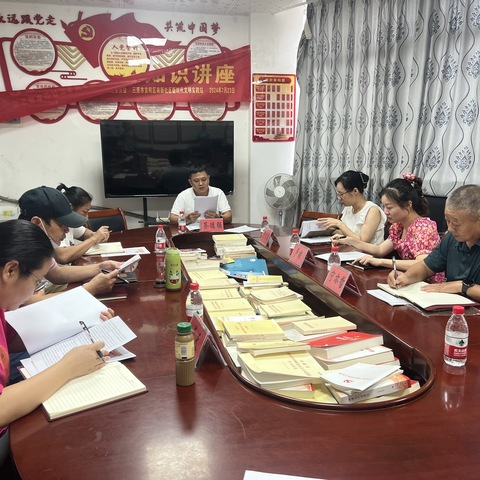南新社区代表联络站召开代表履职学习会