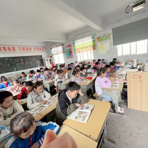 相约周五，激情晨读——殷店镇中心小学英语晨读纪实