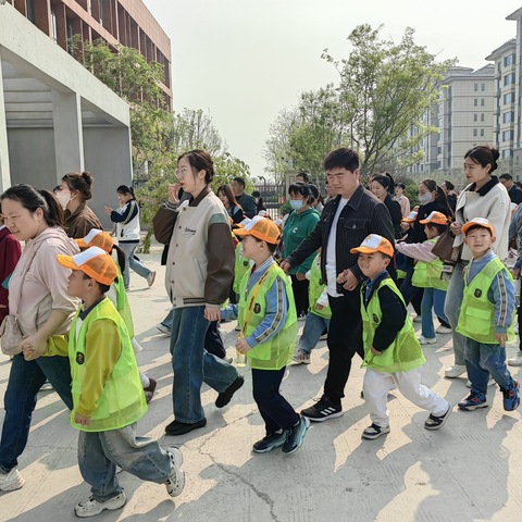 共探小学新篇章，携手迈向成长路——新城实验小学古城校区开展幼小衔接专题活动