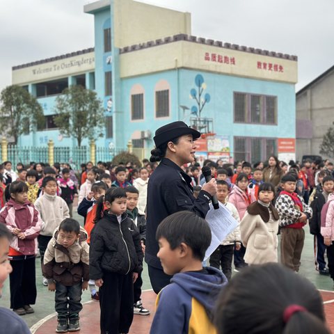 “爱路护路，从我做起”——二家河中心完小爱路护路讲座