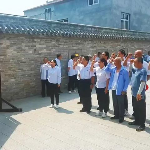 学习先辈精神  弘扬党的传统