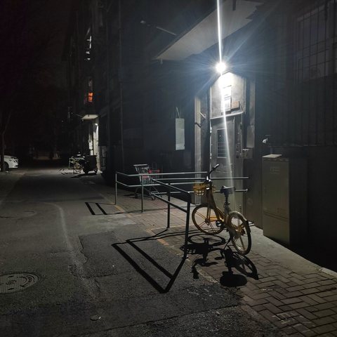 万源西里社区 居民楼各单元门口的灯 亮起来啦    它不是彩灯却胜似新春彩灯